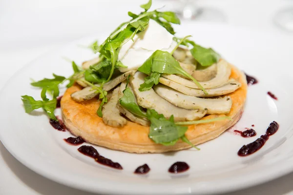 Aperitivo decorado com Arugula — Fotografia de Stock