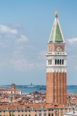 Saint işaretleri kule Venedik yukarıda