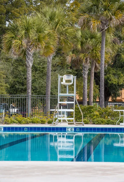 Bademeisterstuhl an der Sieben-Fuß-Marke — Stockfoto