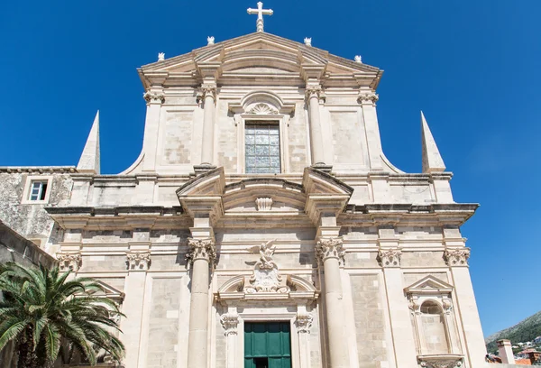 Vieille église massive à Dubrovnik — Photo