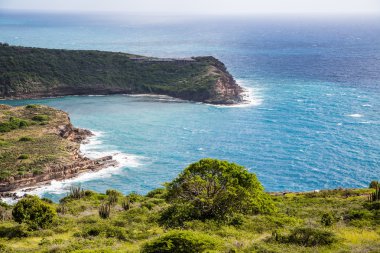 Mavi Koylar etrafında yeşil tepeler