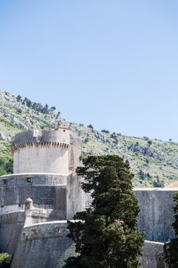 taş kule ve Dubrovnik surları