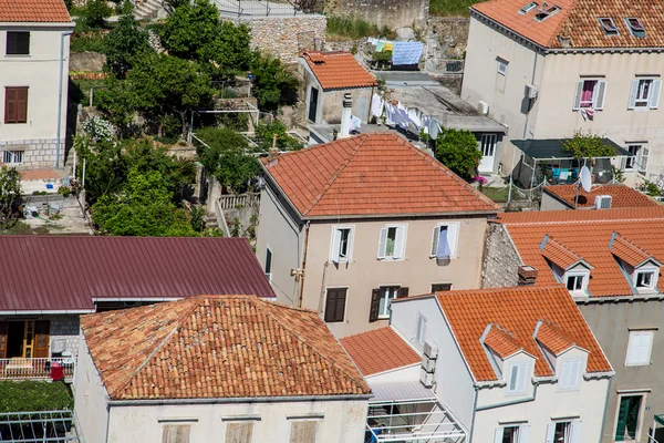 Muchos techos de tubería de azulejo rojo en Croacia —  Fotos de Stock