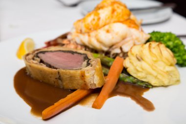 Beef wellington ıstakoz kuyruğu ve patates