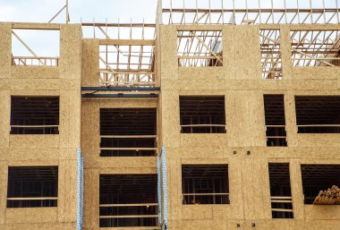 stud çerçeveleme üzerinde ahşap kaplama