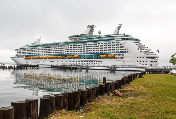 Luxusní výletní loď v přístavu Portland — Stock fotografie