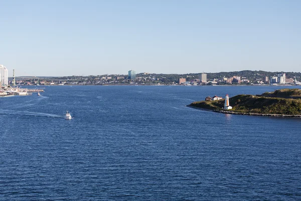 Pilotní projížďku lodí od Halifaxu poblíž lighthouse — Stock fotografie