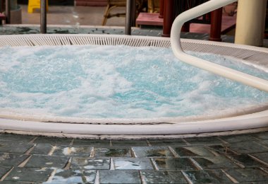 girdap içinde köpük su