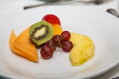 meyve üzüm ve kivi