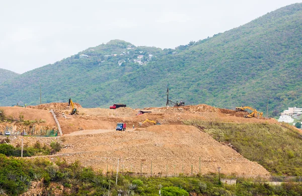 Dump Trucks and Heavy Equipment on Hilltop Construction — Stock Photo, Image