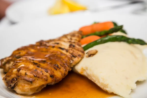 Chicken Breast and Mashed Potatoes — Stock Photo, Image