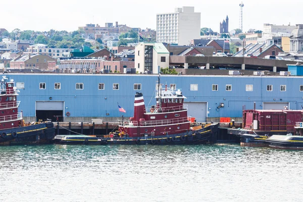 Red and Blue Tugboats by Blue Building — Stock Photo, Image