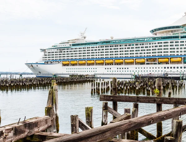 Yellow Lifeboats on Cruise Ship Past Wood Pilings — Stock Photo, Image