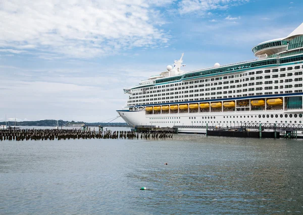 Cruise Ship in Portland — Stock Photo, Image