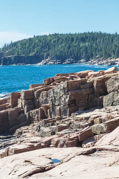Tagliare Rock Shore sulla costa del Maine — Foto Stock
