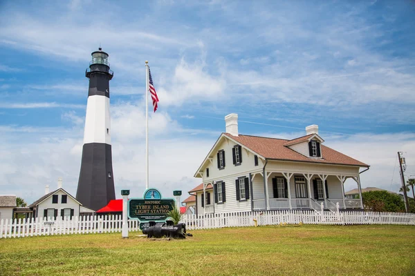 Американський прапор, tybee маяк — стокове фото