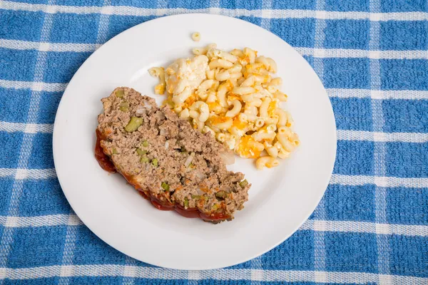 Carne cu Mac și brânză pe prosop albastru — Fotografie, imagine de stoc