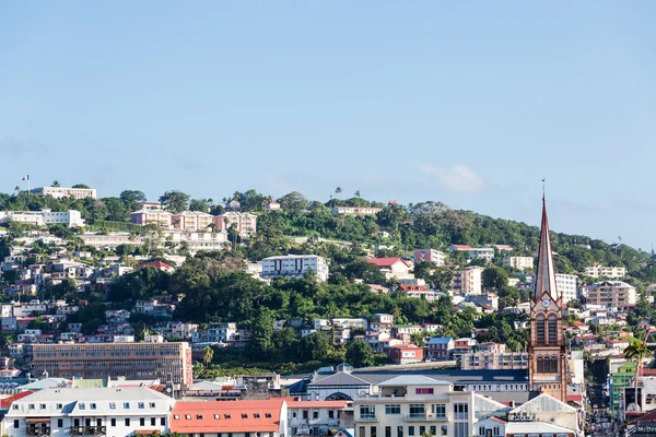 Chiesa campanile ed edifici in Martinica — Foto Stock