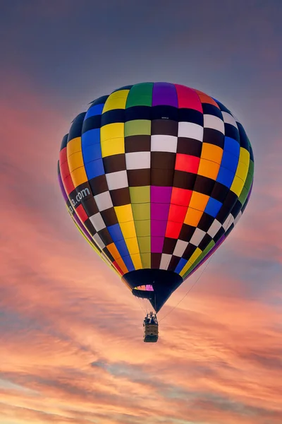 Barevný horkovzdušný balón — Stock fotografie