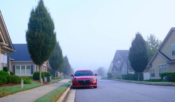 Townhouse Community 'de Kırmızı Honda — Stok fotoğraf