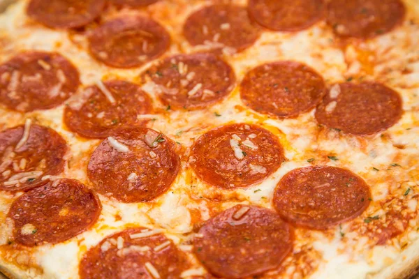 Hot Greasy Cheesy Pepperoni Pizza Closeup — Stock Photo, Image