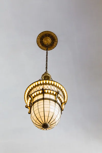 Old Fashioned Ceiling Lamp – stockfoto