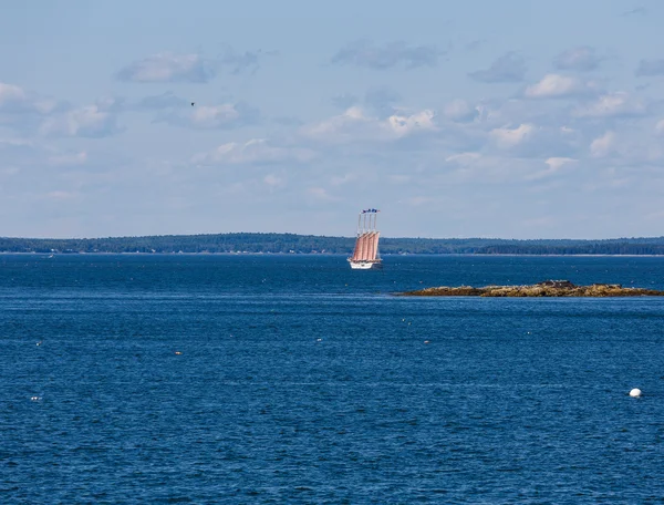 Vier masten schoener in Blue Bay — Stockfoto
