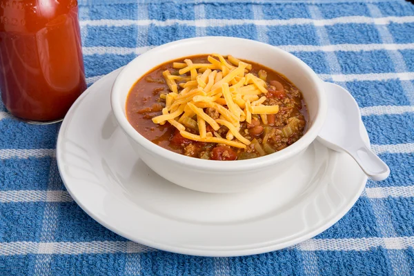 Chili con queso y salsa picante — Foto de Stock