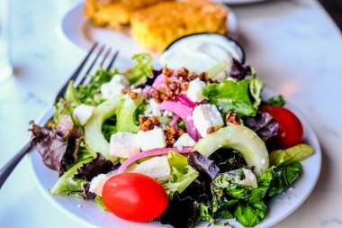 Taze Yunan salatası