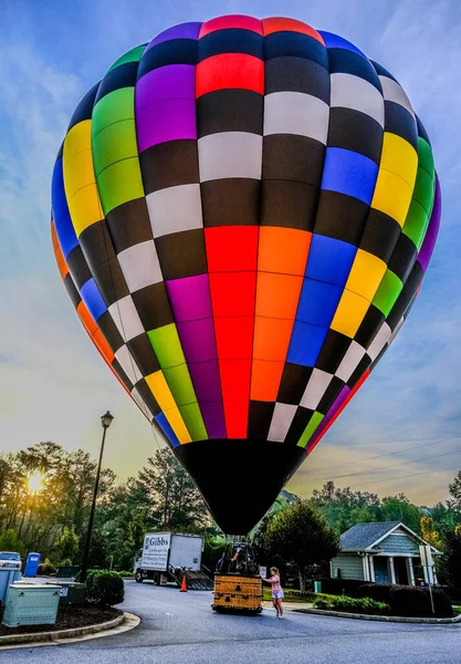 Aterrizando el globo al amanecer —  Fotos de Stock