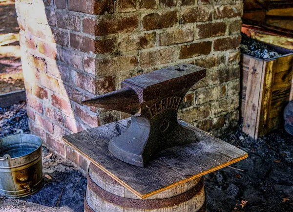 Anvil on Stand — Stock Photo, Image