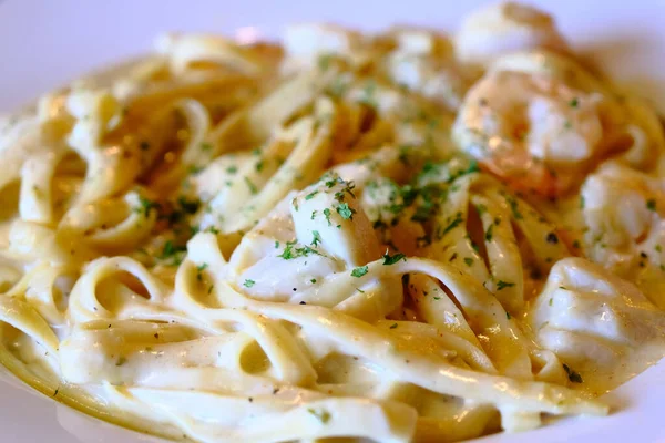 Seafood Linguini in Cream Sauce — Stockfoto