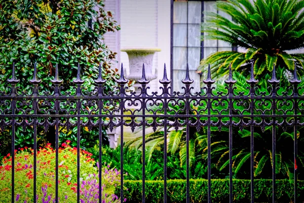 Wrought Iron Fence Around Mansion — Zdjęcie stockowe