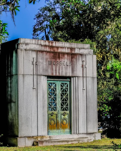 Mausoleum in Bonaventure Cemetery — Stock Fotó