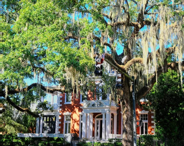 Casa adosada de ladrillo rojo en Savannah — Foto de Stock