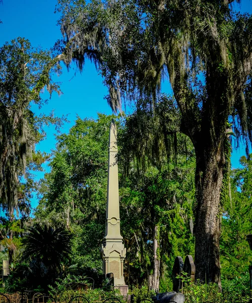 Obelisk na cmentarzu Bonaventure — Zdjęcie stockowe