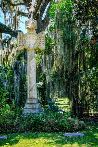 Ornate Celtic Cross in Bonaventure Cemetery — Fotografia de Stock