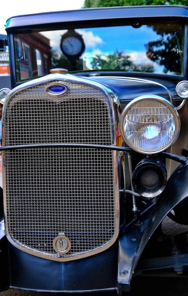 Gril a světlomet na Classic Ford — Stock fotografie