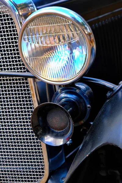 Headlight and Horn on Old Ford — Stock Photo, Image