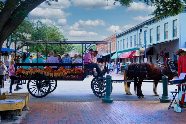 Cavalo e Buggy no Mercado da Cidade em Savannah — Fotografia de Stock