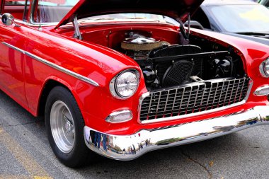 Klasik Kırmızı Coupe.