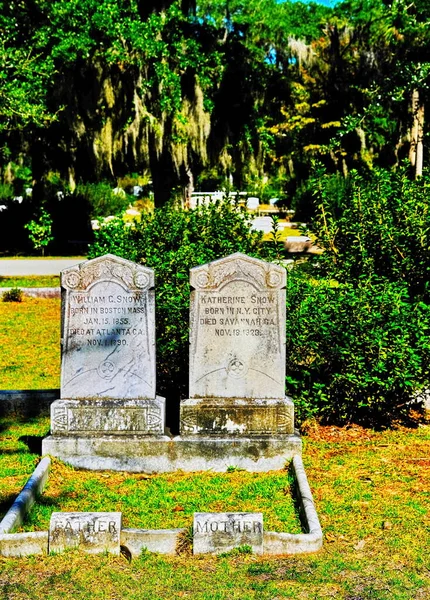 Casal de 1800 enterrado no cemitério de Savannah Bonaventure — Fotografia de Stock