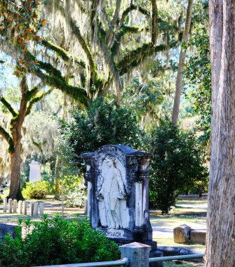 melek mezar taşı üzerinde