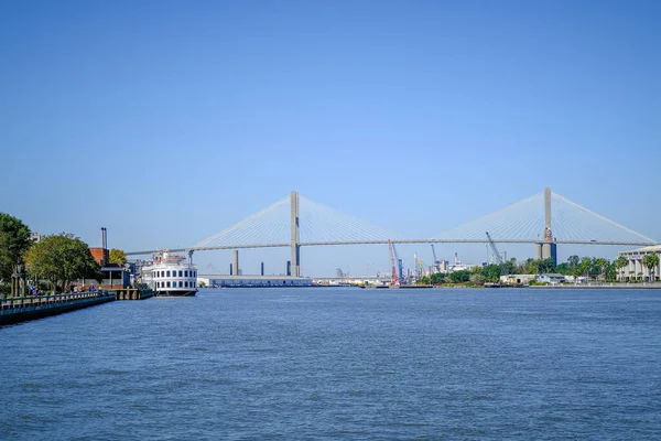 Talmadge Bridge Beyond River Street — Stockfoto