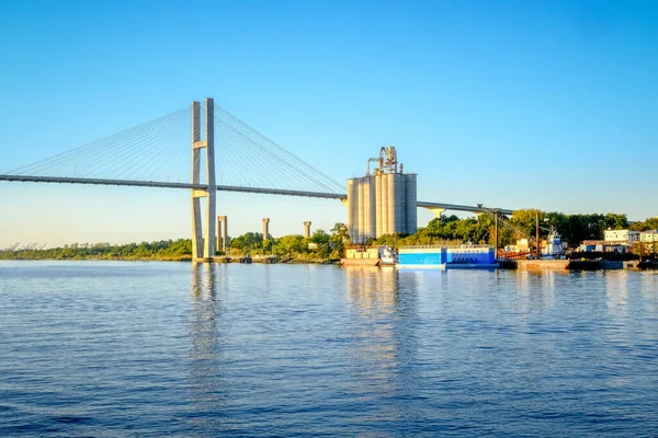 Betonnen Silo 's en Talmadge Bridge — Stockfoto