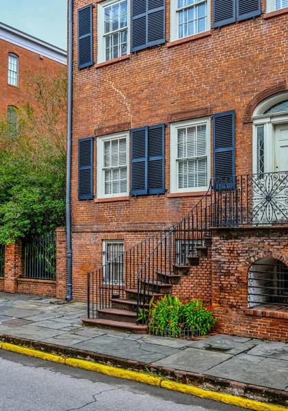 Savannah Townhouse 'a demir döşedim. — Stok fotoğraf