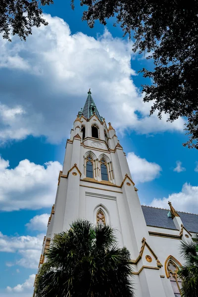 Saint John Steeple elevándose al cielo — Foto de Stock