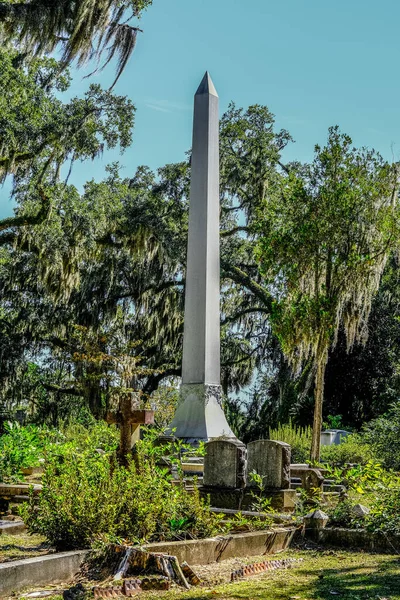Obelisk en Oude Graven in Bonaventure — Stockfoto