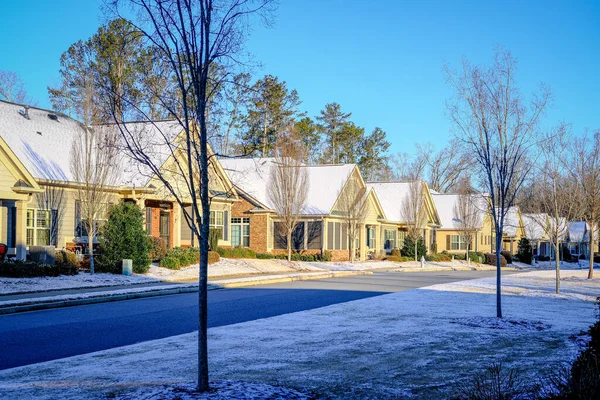 Townhomes Na een lichte sneeuw — Stockfoto