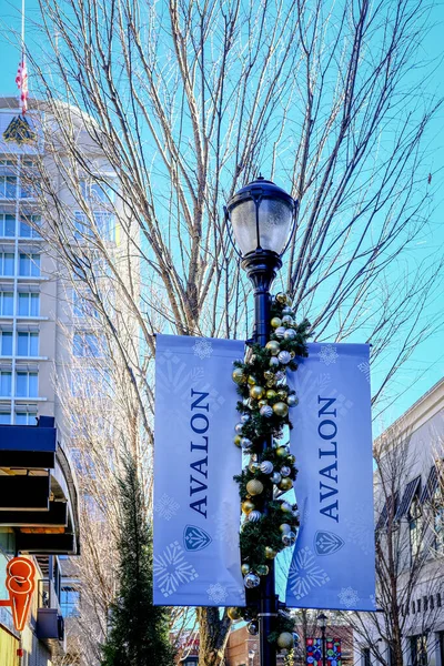 Bannières et hôtel Avalon à Noël — Photo